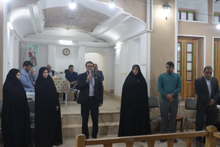 دیدار صمیمانه سرپرست و مدیران دانشگاه با معاونان و کارشناسان آموزش پردیس های استانی و تقدیر از تلاش ها و زحمات ارزشمند آنان برگزار شد.  3