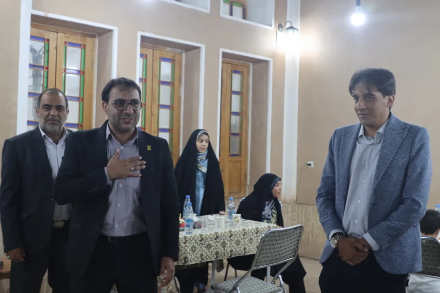 دیدار صمیمانه سرپرست و مدیران دانشگاه با معاونان و کارشناسان آموزش پردیس های استانی و تقدیر از تلاش ها و زحمات ارزشمند آنان برگزار شد.  4