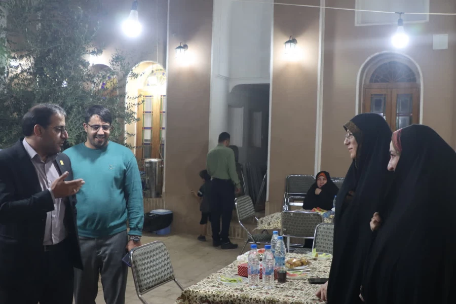 دیدار صمیمانه سرپرست و مدیران دانشگاه با معاونان و کارشناسان آموزش پردیس های استانی و تقدیر از تلاش ها و زحمات ارزشمند آنان برگزار شد.  5