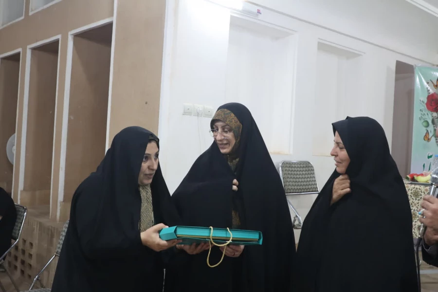 دیدار صمیمانه سرپرست و مدیران دانشگاه با معاونان و کارشناسان آموزش پردیس های استانی و تقدیر از تلاش ها و زحمات ارزشمند آنان برگزار شد.  6