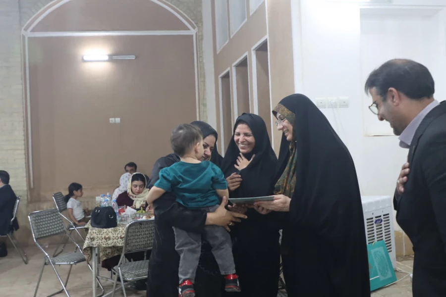 دیدار صمیمانه سرپرست و مدیران دانشگاه با معاونان و کارشناسان آموزش پردیس های استانی و تقدیر از تلاش ها و زحمات ارزشمند آنان برگزار شد.  9