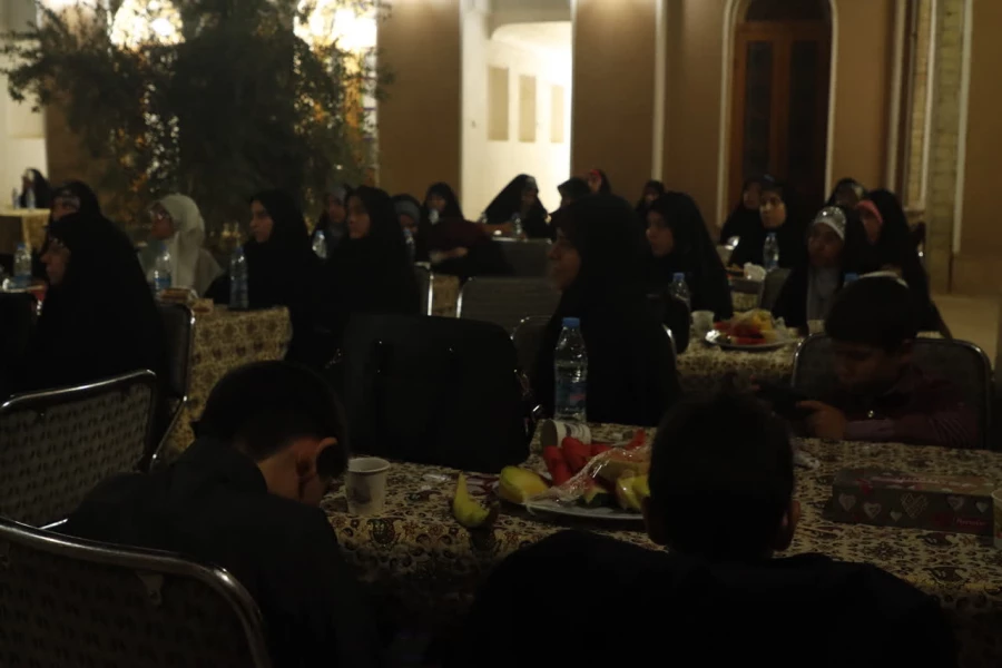 آیین تجلیل از حافظان و سرآمدان قرآنی پردیس حضرت فاطمه الزهرا (س) دانشگاه فرهنگیان یزد برگزار شد.
 7