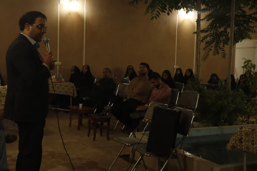 آیین تجلیل از حافظان و سرآمدان قرآنی پردیس حضرت فاطمه الزهرا (س) دانشگاه فرهنگیان یزد برگزار شد.
 3