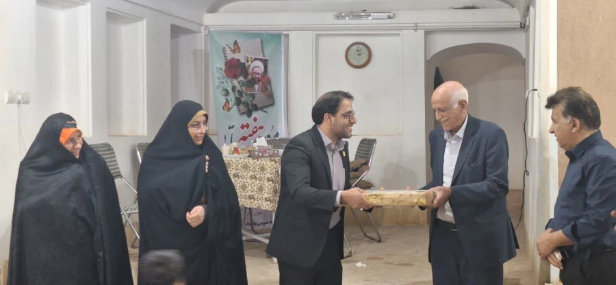 دیدار صمیمانه سرپرست و مدیران دانشگاه با معاونان امور دانشجویی، سرپرستان شبانه روزی و کارشناسان دانشجویی پردیس های استانی و تقدیر از تلاش ها و زحمات ارزشمند آنان  13