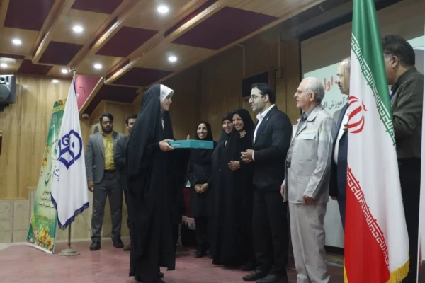 مراسم اختتامیه مرحله منطقه ای دوازدهین جشنواره تخصصی تدریس برتر در دانشگاه فرهنگیان استان یزد برگزار شد. 3