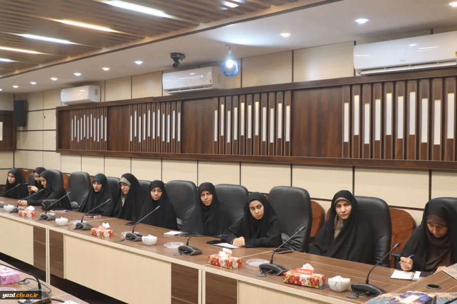 یکصد و سی و هفتمین جلسه شورای فرهنگی دانشگاه فرهنگیان یزد برگزار شد.
 3