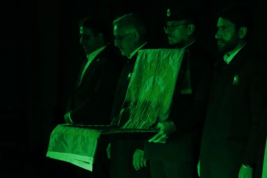 جشن باشکوه گرامیداشت مقام شامخ اساتید و معلمان و میلاد پرنور امام رضا علیه السلام  برگزار شد.
 4