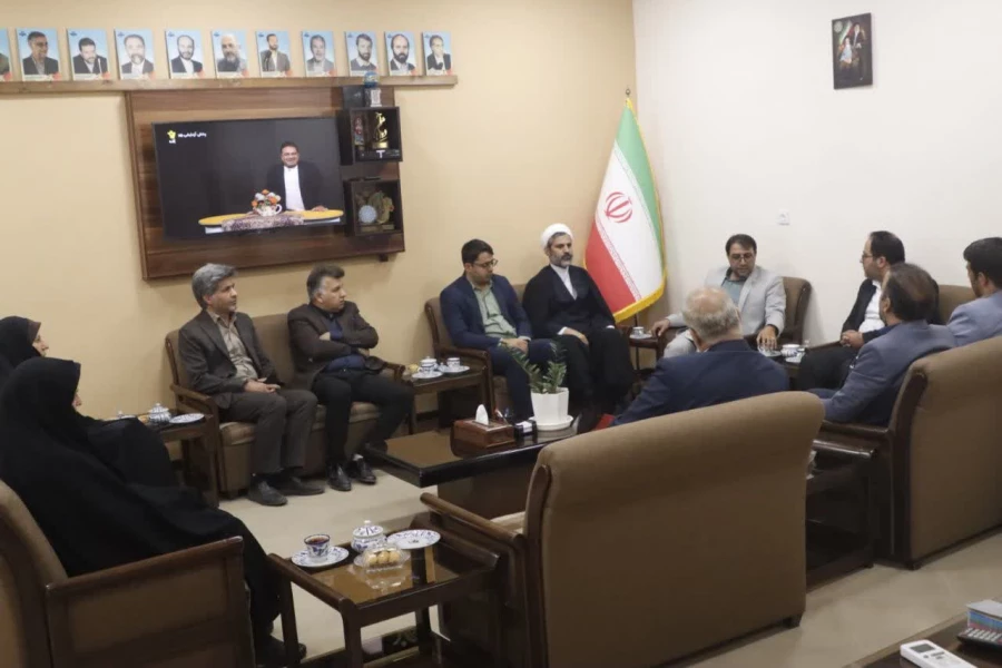 نشست هم اندیشی سرپرست و اعضای هیئت رئیسه دانشگاه فرهنگیان یزد با مدیر کل صدا و سیما مرکز یزد برگزار شد.
 2