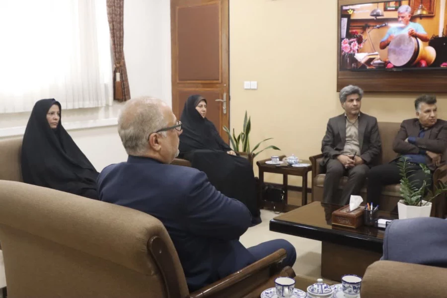 نشست هم اندیشی سرپرست و اعضای هیئت رئیسه دانشگاه فرهنگیان یزد با مدیر کل صدا و سیما مرکز یزد برگزار شد.
 3