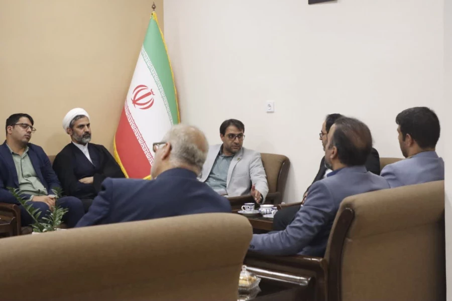 نشست هم اندیشی سرپرست و اعضای هیئت رئیسه دانشگاه فرهنگیان یزد با مدیر کل صدا و سیما مرکز یزد برگزار شد.
 5