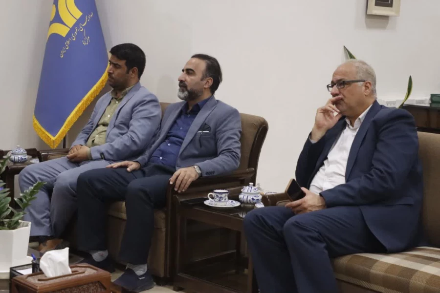 نشست هم اندیشی سرپرست و اعضای هیئت رئیسه دانشگاه فرهنگیان یزد با مدیر کل صدا و سیما مرکز یزد برگزار شد.
 6