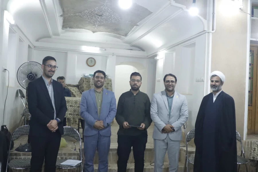 آیین تجلیل از حافظان و سرآمدان قرآنی  پردیس شهیدان پاک نژاد دانشگاه فرهنگیان یزد برگزار شد. 
 3