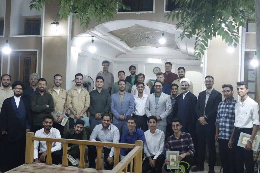 آیین تجلیل از حافظان و سرآمدان قرآنی  پردیس شهیدان پاک نژاد دانشگاه فرهنگیان یزد برگزار شد. 
 4