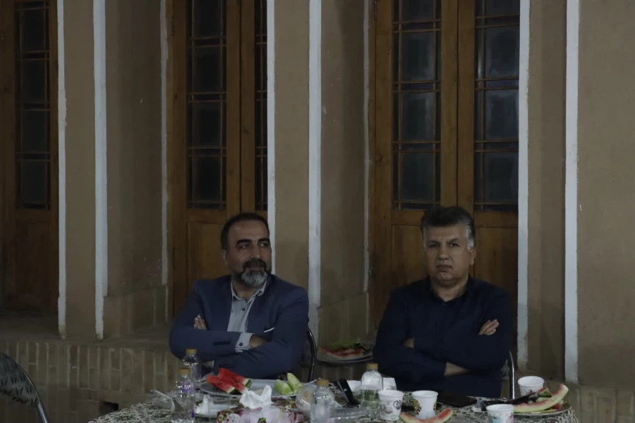 آیین تجلیل از حافظان و سرآمدان قرآنی  پردیس شهیدان پاک نژاد دانشگاه فرهنگیان یزد برگزار شد. 
 2