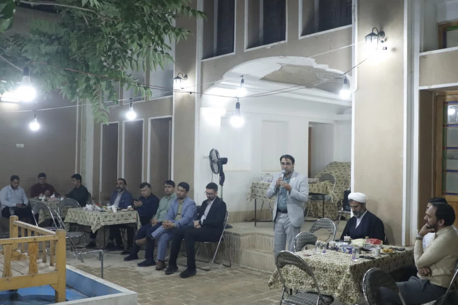 آیین تجلیل از حافظان و سرآمدان قرآنی  پردیس شهیدان پاک نژاد دانشگاه فرهنگیان یزد برگزار شد. 
 4