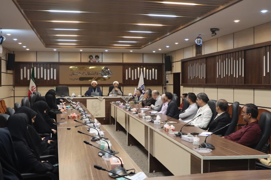  کارگاه آموزشی "نقش من در ساختن آینده ایران" با تمرکز بر چالش های جمعیتی 
 7