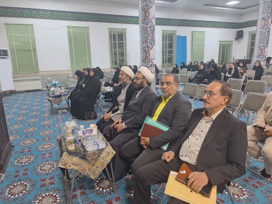 گردهمایی و نشست هماهنگی و هم افزایی اساتید پردیس های استانی دانشگاه برگزار شد.
 4