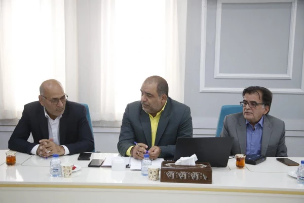 نشست هیأت امنای دانشگاه فرهنگیان استان با حضور استاندار یزد 5