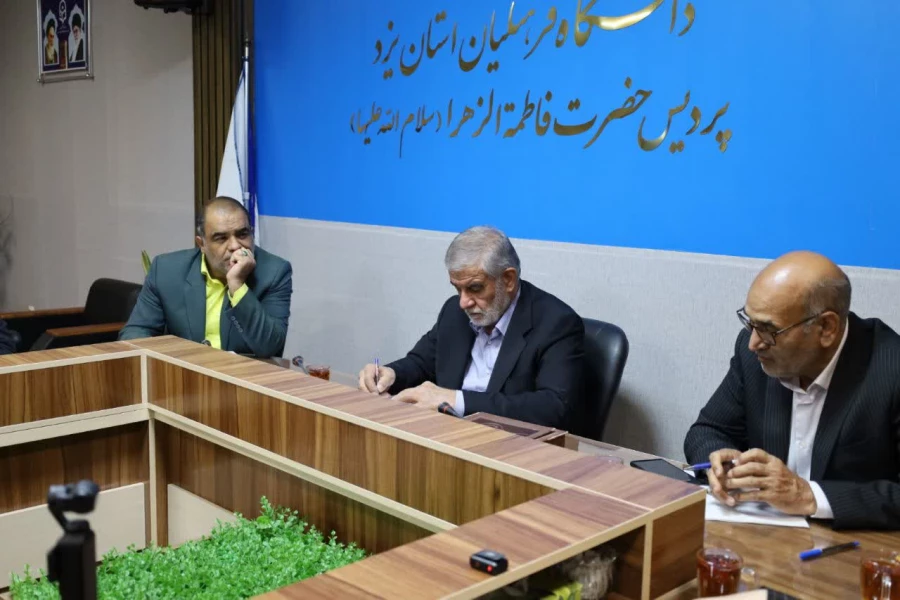 بازدید نماینده مردم یزد، اشکذر، زارچ و بخش ندوشن در مجلس شورای اسلامی به همراه مدیرکل آموزش و پرورش استان یزد از پردیس حضرت فاطمه الزهرا(س)  5