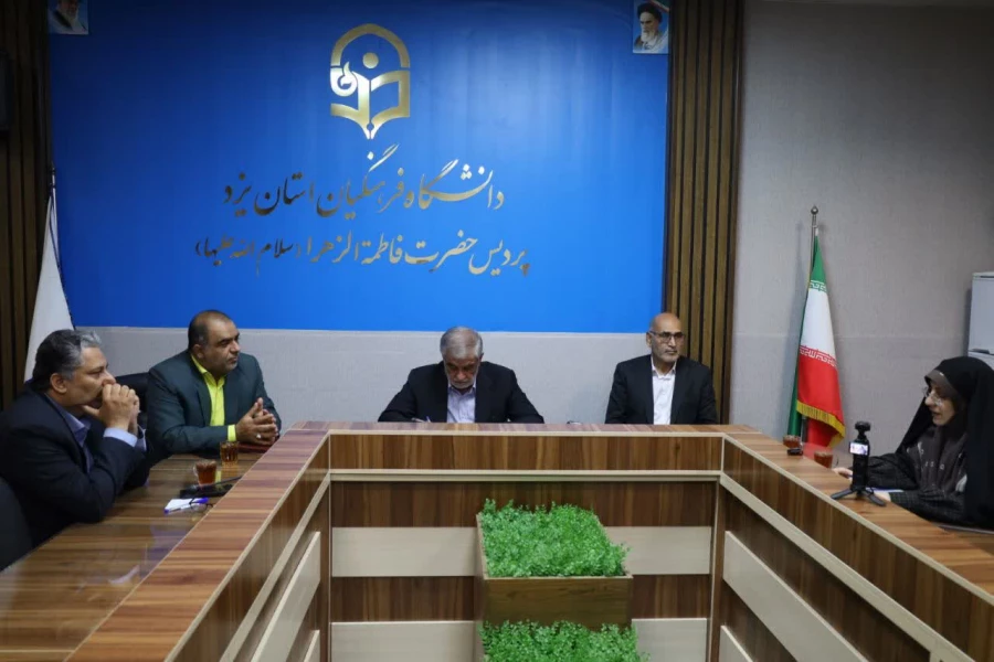 بازدید نماینده مردم یزد، اشکذر، زارچ و بخش ندوشن در مجلس شورای اسلامی به همراه مدیرکل آموزش و پرورش استان یزد از پردیس حضرت فاطمه الزهرا(س)  13