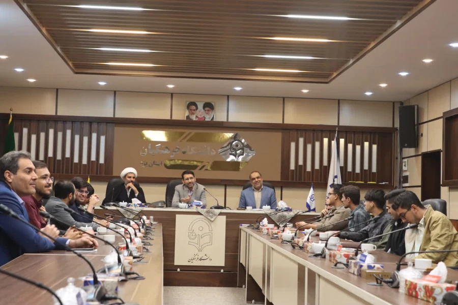  نشست هم اندیشی دبیران انجمن ها، کانون ها و فعالان فرهنگی پردیس های استانی دانشگاه فرهنگیان یزد با معاون فرهنگی و تربیتی سازمان مرکزی دانشگاه فرهنگیان  8