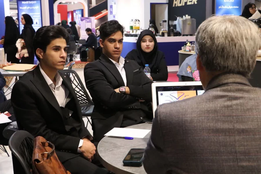 حضور دانشگاه فرهنگیان استان یزد در یازدهمین نمایشگاه پژوهش، فناوری و نوآوری استان یزد(فن بازار) 4